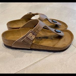 Birkenstock Gizeh Sandal in Tabacco Brown (size 39) NWT